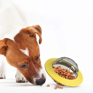 2020 Desain UFO Interaktif Hewan Peliharaan Bola Dispenser Makanan Mengejar Anjing Mainan Menarik
