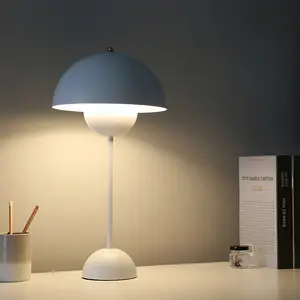 Minimalista Clásico Retro Luz de noche Lámpara de capullo de flores decorativas Lámpara de noche Lámpara de mesa de luz de escritorio