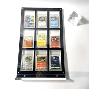 Exhibidor de Acrílico Personalizado para Tarjetas Coleccionables con Calificación TCG, con Almacenamiento - Product Image 2