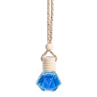 Bouteille de parfum de voiture de luxe personnalisée contenant de désodorisant en verre suspendu avec pendentif de parfum d'huiles essentielles ornements de voiture