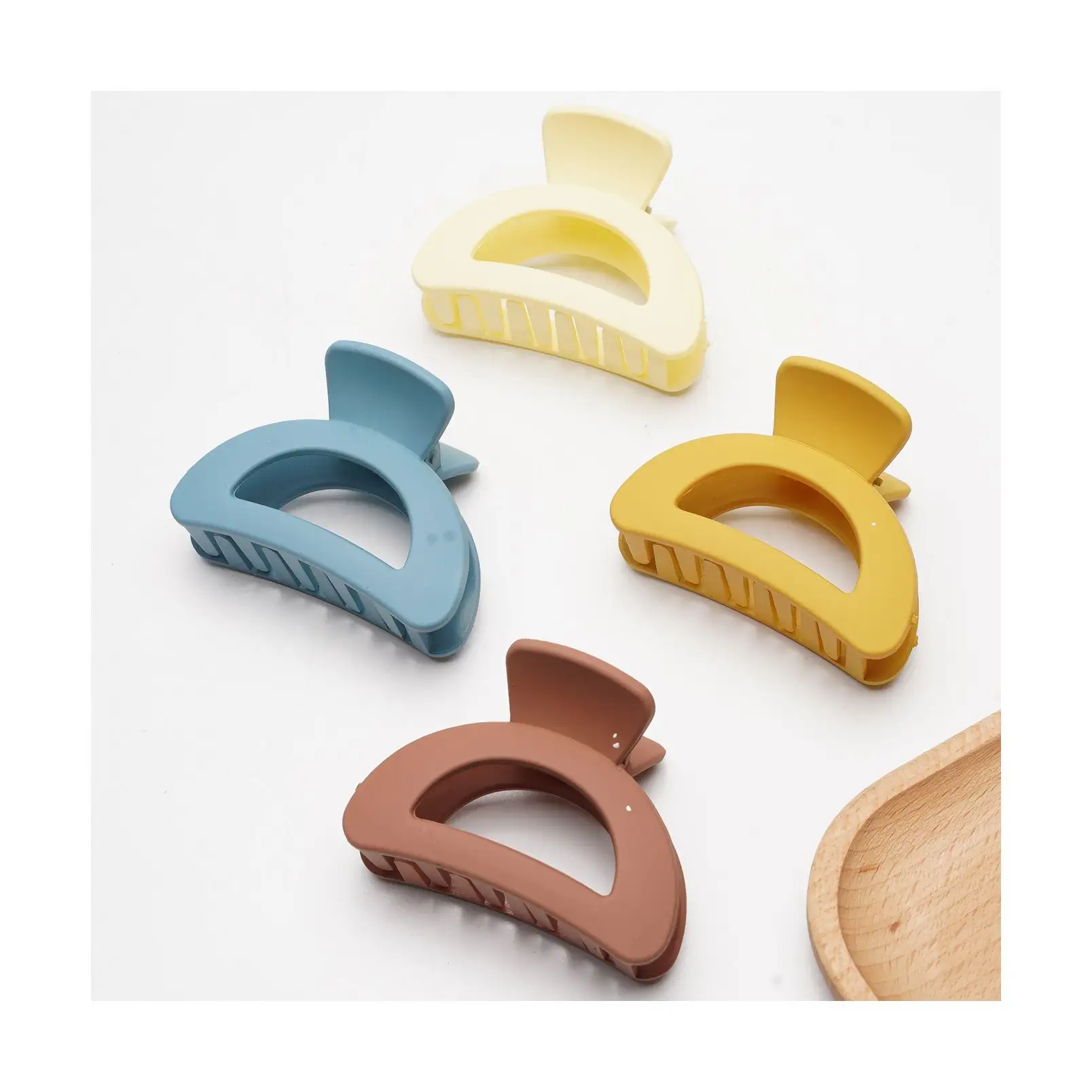 Hot selling product solid color hair claw small acrylic hair accessories plastic hair claw clips for women