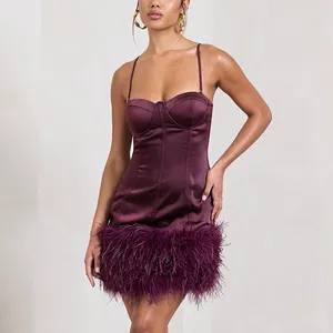 אופנה של אישה סקסית בורגונדי סאטן נתיק רצועות cami שמלת ערב שמלת ערב עם נוצות מיני שמלת ערב עם נוצות