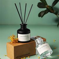 Parfum de maison, marque privée, bouteille en verre de 50ml, diffuseur de roseaux d'huile essentielle avec bâtons en rotin