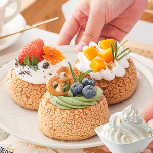 Crème fouettée spéciale pâtisserie pour gâteaux, desserts et boissons - Product Image 2
