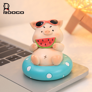 ROOGO Venta al por mayor <span class=keywords><strong>de</strong></span> gafas <span class=keywords><strong>de</strong></span> sol <span class=keywords><strong>de</strong></span> poliresina ecológicas hechas a mano con diseño <span class=keywords><strong>de</strong></span> animales <span class=keywords><strong>de</strong></span> verano: cerdo comiendo sandía y gato gordo con bebida - Product Image 5