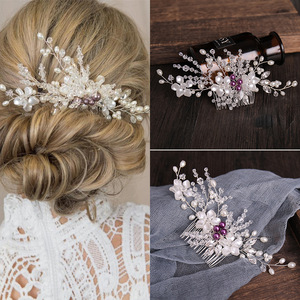 Peigne de Mariée Vintage Violet et Blanc Perle, Élégant et Scintillant avec Cristaux, Bijou de Cheveux Floral Artisanal pour Bal de Promo - Product Image 2