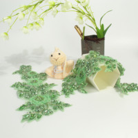 Applique de strass en cristal vert sur mesure, faite à la main, à coudre sur l'épaule, qualité doublement vérifiée pour robe YUGU