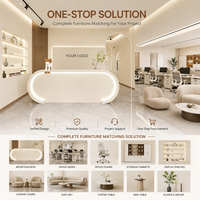 Comptoir de réception ovale moderne et élégant, entièrement recouvert de crème, avec éclairage LED intégré pour salon de beauté et clinique esthétique