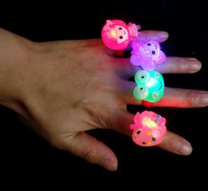 Cadeaux de fête rave, anneaux lumineux LED, anneaux lumineux clignotants, cadeaux d'anniversaire pour enfants, récompenses de classe, prix, trésor - Product Image 4