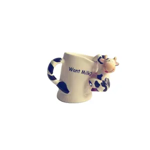 Hongda-tazas de cerámica personalizadas con cualquier forma, estatuilla de vaca irregular, tazas inclinadas, Taza de cerámica 3d de vaca