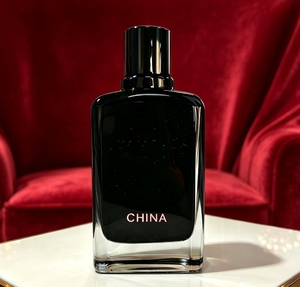 น้ำหอมผู้หญิงขายดีในเวียดนาม ขวดสีดำและสีแดง กลิ่นหอมติดทนนาน จัดส่งตรงข้ามแดน ขายส่ง - Product Image 5