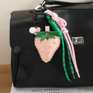 Charme de sac de fruits en <span class=keywords><strong>cuir</strong></span> Faux Pearl & PU-<span class=keywords><strong>Porte</strong></span>-clés coeur fraise personnalisé avec fermeture à glissière, breloque corde au Crochet fait main en gros - Product Image 3