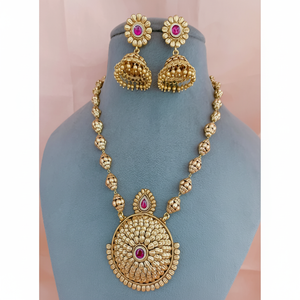 Maravilloso conjunto de collar largo de la mejor calidad con aspecto de perla chapada en oro antiguo con pendientes para ropa de boda para mujeres y niñas - Product Image 1