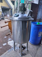 Cuve de mélange en acier inoxydable 500L avec agitateur, chemise chauffante, pompe de traitement chimique et configuration verticale avec roulement