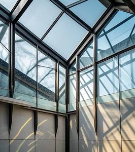 <span class=keywords><strong>Véranda</strong></span> triangulaire moderne sur mesure <span class=keywords><strong>pour</strong></span> extérieur, avec toit incliné, serre en verre trempé, fenêtre de toit, solarium <span class=keywords><strong>pour</strong></span> hôtel - Product Image 1