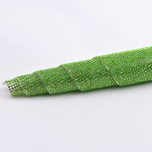 SS8 verre vert perles de cristal garniture fer sur appliques de mariée Strass cristal baguage strass maille rouleau pour robe de mariée artisanat - Product Image 3