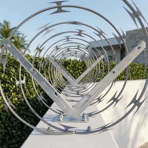 Soporte de fijación OEM para alambre de púas, con ranura de base de ranura personalizada para montaje en poste de valla de alambre de púas y cercas de malla de cadena - Product Image 1