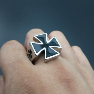Anillo Cruzado Punk Retro y único de Yunnique, Joyería Plateada para Hombre, Diseño de Cruz Alemana, Anillos de Moda para Regalo - Product Image 5