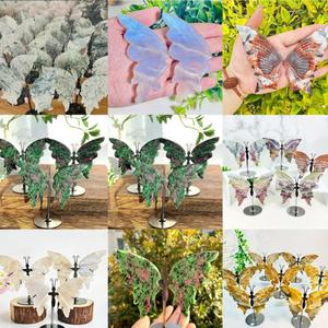 งานฝีมือคริสตัลบำบัดขายส่ง แกะสลักปีกผีเสื้อด้วยมือ แกะสลักควอตซ์ไฟสีทองรูปผีเสื้อสำหรับตกแต่ง - Product Image 5