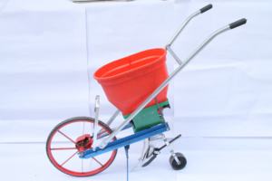 เครื่องหว่านปุ๋ยแบบเข็นมือ MSJL 1 แถว สีแดง รับประกัน 6 เดือน สำหรับหว่านเมล็ดข้าวโพด ถั่วลิสง ถั่วเหลือง ฝ้าย ข้าวสาลี - Product Image 5