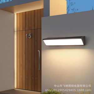 Lampe murale extérieure à énergie solaire, longue bande LED étanche pour balcon, couloir, entrée - Product Image 3