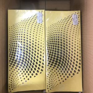 Ruban réfléchissant respirant à base rouge perforée Newsole, micro-perles de verre PET, lavable, durable - Product Image 6