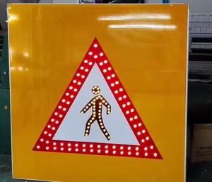 Panneau <span class=keywords><strong>de</strong></span> signalisation routière LED solaire en aluminium bleu, flèche <span class=keywords><strong>de</strong></span> sécurité piétonne, film réfléchissant <span class=keywords><strong>de</strong></span> troisième qualité, 56 pouces pour la route - Product Image 3