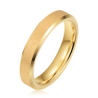 Bague en tungstène classique personnalisée plaquée or 18 carats PVD 4 mm avec finition mate au centre pour homme, femme, ensemble de bagues de mariage pour couple