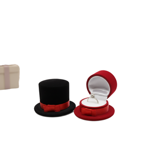 Boîte à bague en forme de chapeau haut de forme pour demande en mariage et mariage, boîte à bague en velours en forme de chapeau magique avec nœud en satin, boîte à bague de fiançailles au design créatif en forme de chapeau - Product Image 1