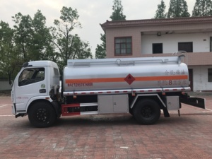 Camion-citerne à huile en acier inoxydable 4*2 8*4 à vendre, prêt à être expédié, véhicule de transport de carburant, camions automatiques - Product Image 2