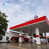 Auvent de station-service personnalisé avec structure en acier, toiture en acier inoxydable, panneaux d'affichage des prix du carburant, conception modulaire