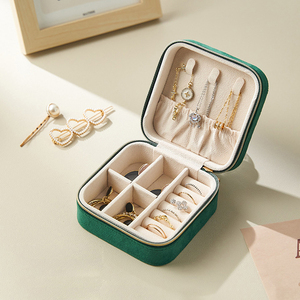 Estuche de Joyería de Terciopelo de Lujo Ligero, Mini Estuche de Viaje Portátil para Aretes, Anillos y Collares, Organizador de Almacenamiento Compacto - Product Image 5