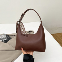 Sac à main en cuir vegan doux de qualité supérieure, sac fourre-tout souple, sac hobo en forme de croissant pour femmes