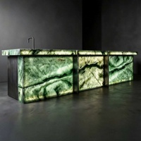 Comptoir de bar en pierre translucide verte rétroéclairée, îlot de cuisine éclairé par LED, table de bar sur mesure pour villa, hôtel, salon commercial