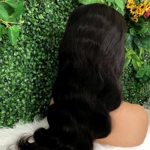 Perruque élégante en cheveux humains soyeux et naturels, avec dentelle transparente HD 5x5, ondulée, sans colle, Remy Raw, pour femmes, idéale pour les fêtes et activités. - Product Image 2