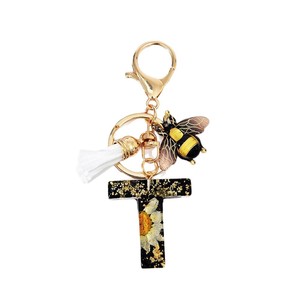 Llavero de margarita seca estilo europeo vintage con 26 letras, adorno de abeja y borla, accesorio encantador para bolso, regalo para decoración diaria - Product Image 1