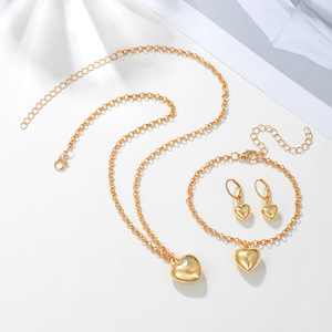 Ensemble de bijoux en alliage en forme de cœur, collier, boucles d'oreilles, bracelet, style européen, accessoires de mode pour femmes, couleur or SY0097-1 - Product Image 1