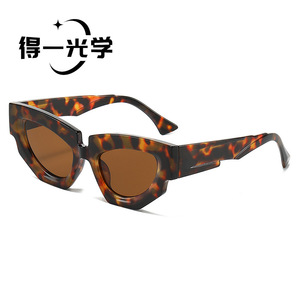 แว่นกันแดดทรงแคทอาย UV400 แฟชั่นสตรีป้องกันแสงแดดสไตล์สตรีท - Product Image 4