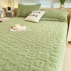 Toptan Yeni Tasarım Nefes Alabilen Yumuşak Peluş Kışlık Yatak Örtüsü Çarşaf Koruyucu Sade Stil Yatak Paspası - Product Image 2