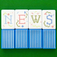 Tapis de Mahjong Portable de Luxe en Acrylique Rayé Bleu Personnalisé pour le Divertissement - Blocs à 2 Couches de 30 mm