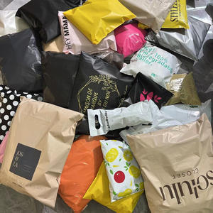 Sacs d'expédition biodégradables personnalisés pour vêtements, sacs d'emballage en plastique durables avec logo pour l'emballage de vêtements, compostables - Product Image 2