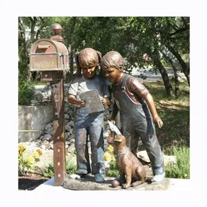 户外花园装饰生命大小儿童青铜雕塑男孩男孩女孩和男孩邮箱