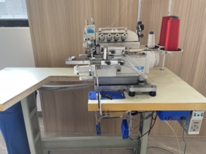 Máquina Overlock de Cuatro Hilos con Accionamiento Directo EXT5114DD-PUT-RLK3 para Coser Cuellos de Camisetas - Product Image 2