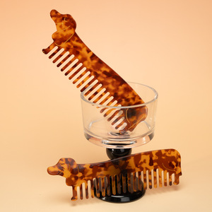 Peine de pelo de acetato con forma de perro Dachshund, de dientes anchos, portátil, antiestático, para peinado de animales, para mujer - Product Image 3