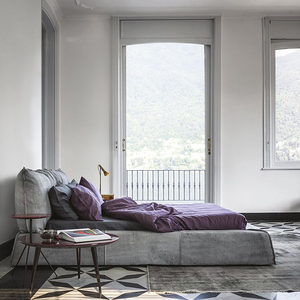 Phòng ngủ bằng gỗ cao cấp với giường đôi bọc nệm cỡ King cho không gian sống sang trọng - Product Image 4