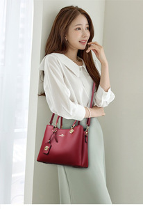 กระเป๋าสะพายข้างดีไซน์ใหม่ทันสมัย คุณภาพสูง หนัง PU กระเป๋าสะพายไหล่ กระเป๋าถือลำลองสุดหรูสำหรับผู้หญิง - Product Image 5