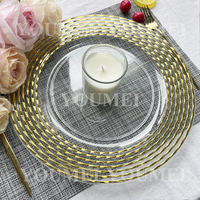 Vaisselle ronde en plastique transparent de qualité supérieure de 13 pouces en gros pour banquet de fête Assiettes de présentation de mariage avec jantes dorées pour le dîner