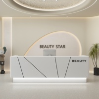 Bureau d'accueil en cuir Arc pour salon de beauté, usage commercial, design minimaliste moderne, multifonctionnel