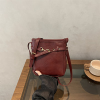 Nouveau Sac à Main Rétro 2026 – Sac à Bandoulière Décontracté pour Femme, Petit Sac Carré Uni Très Tendance