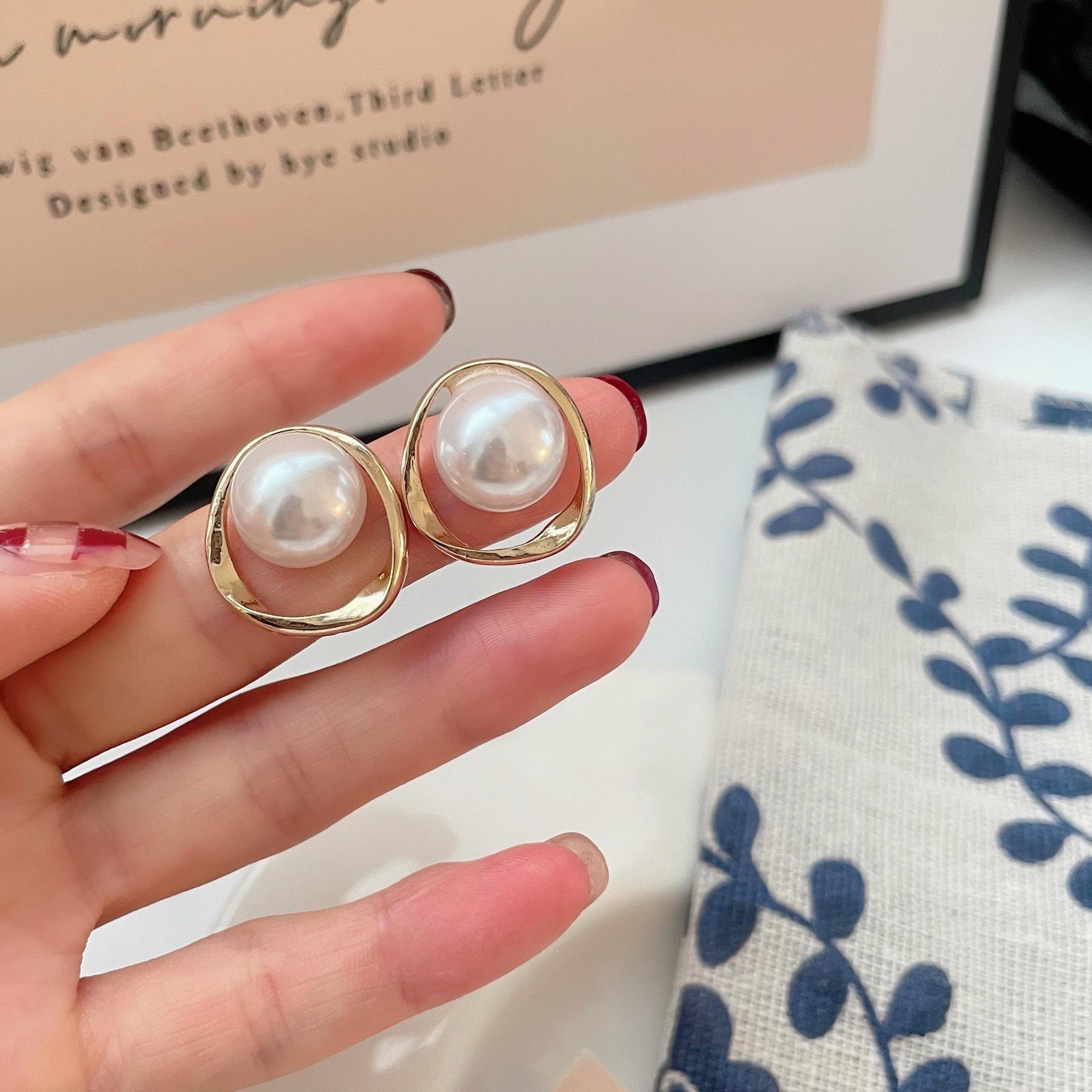 31วงกลมสีทองมุกเม็ดใหญ่